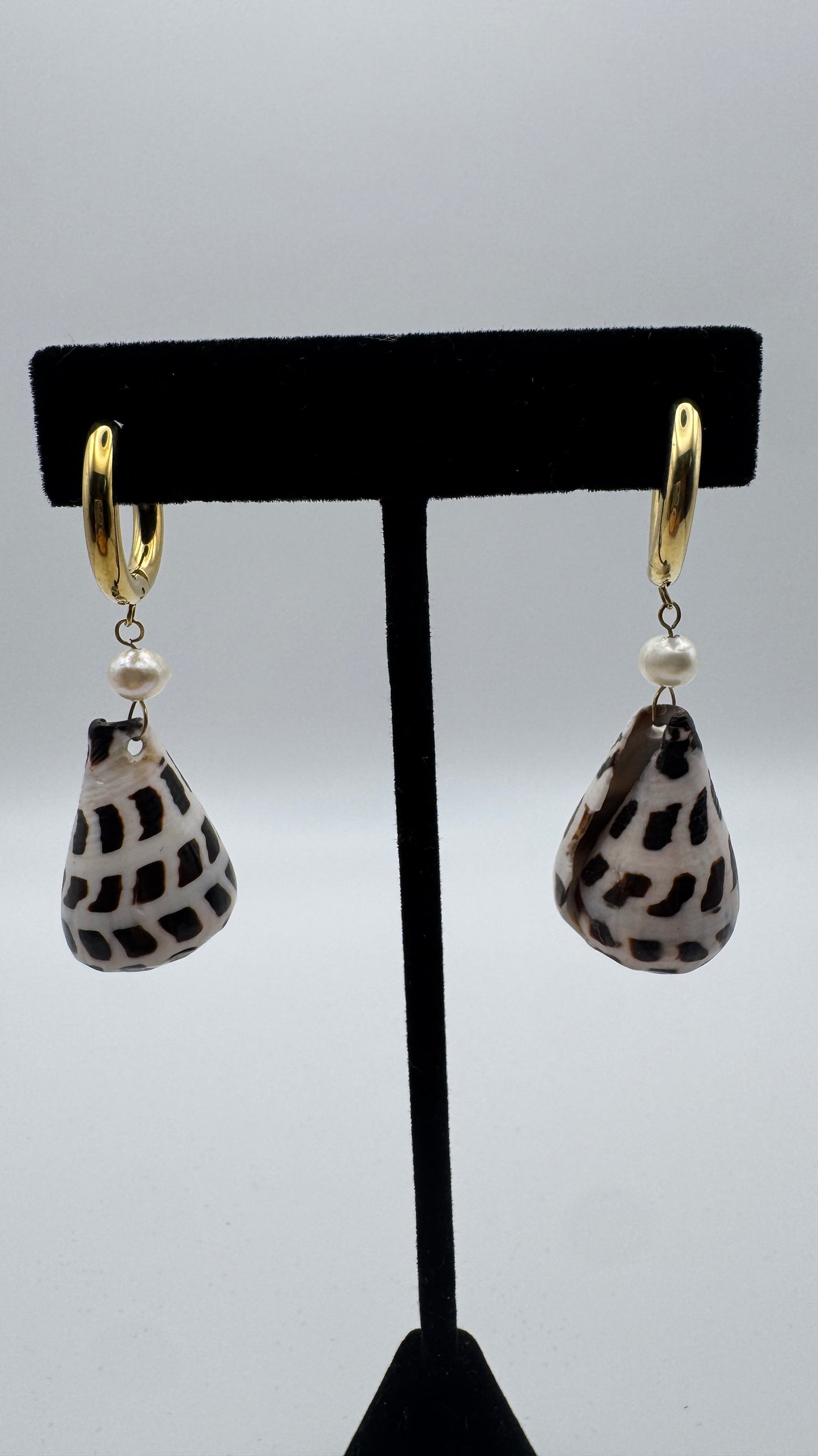 The REEF Pearl Earrings
